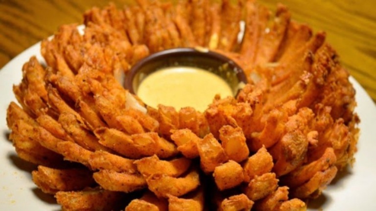 Outback oferece cebola grátis nesta semana; veja como ganhar a sua