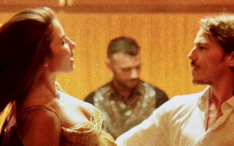 Giulia Be grava clipe com Rômulo Neto