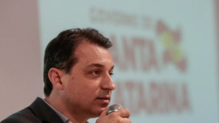 Governadores estudam recuo para manter ICMS de combustíveis congelado