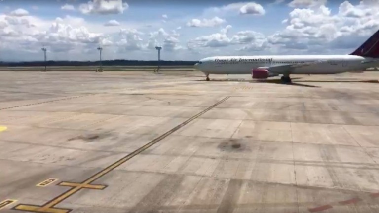 Mais de 200 brasileiros deportados dos EUA chegam ao Brasil