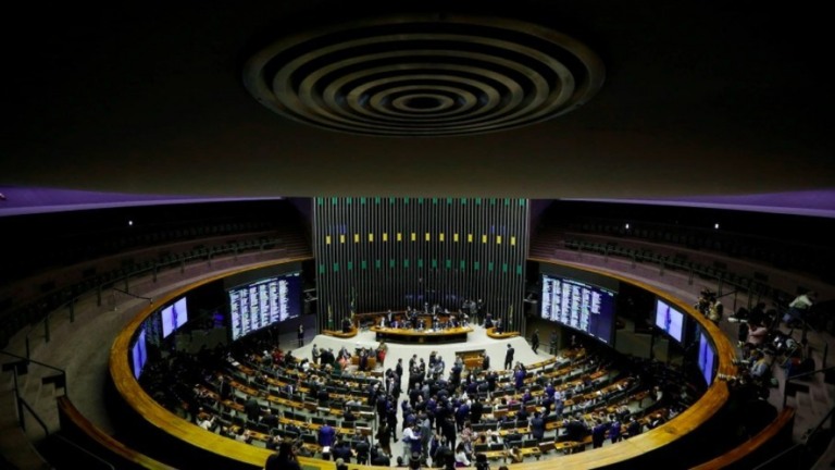Câmara quer que bancos notifiquem beneficiários do abono salarial