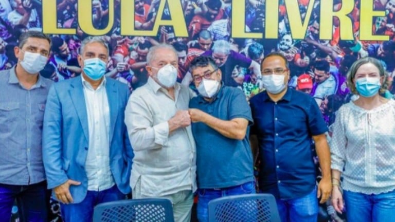 PT firma acordo com PSB no Rio e apoiará candidatura de Marcelo Freixo