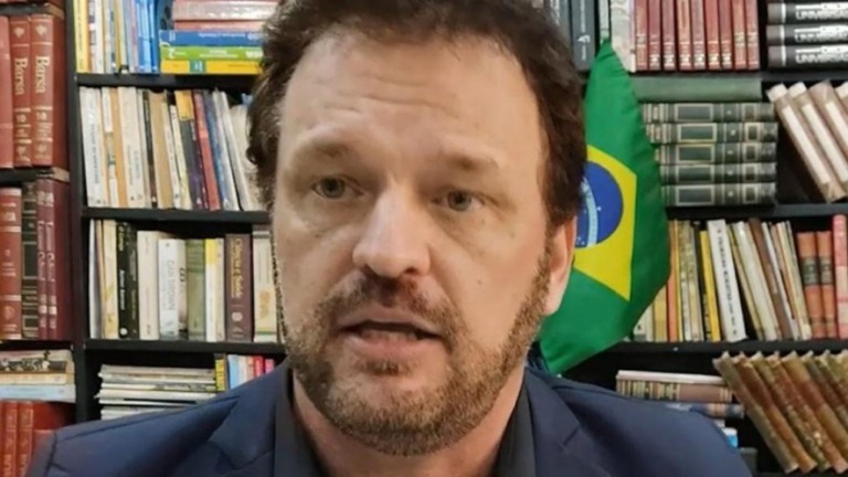 Após associar vacina à homossexualidade, youtuber é condenado em SP