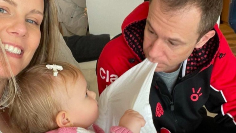 Leifert recebe apoio de famosos após falar sobre câncer da filha