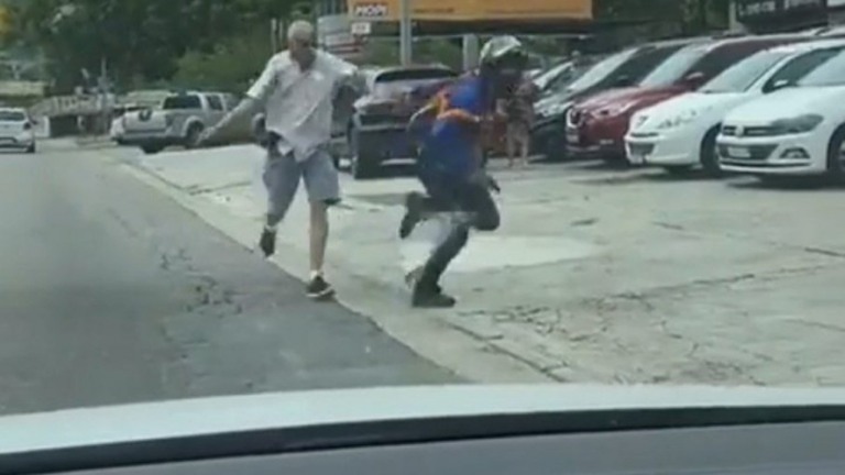 Vídeo: Idoso reage a tentativa de assalto no Rio de Janeiro