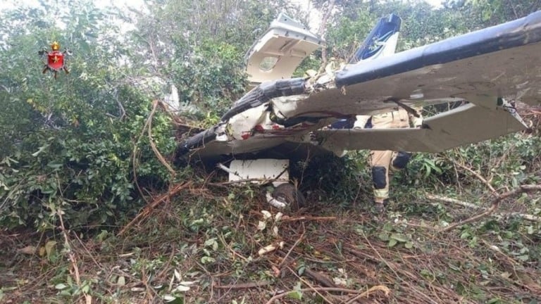 Avião de pequeno porte cai em Brasília