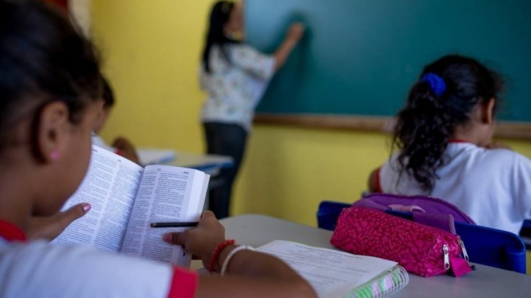 Maioria do país não vai cobrar comprovante de vacina na volta às aulas
