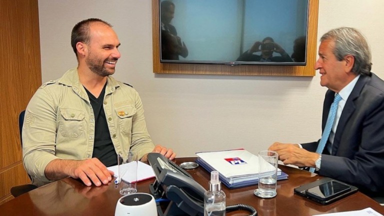 Eduardo Bolsonaro anuncia filiação ao PL em março
