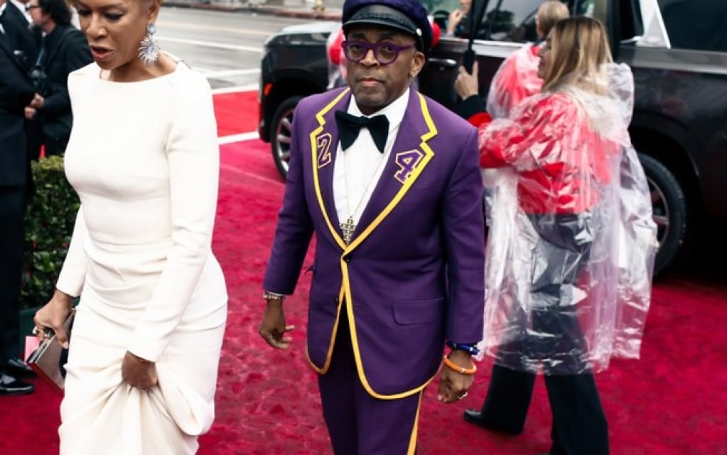 Spike Lee faz homenagem a Kobe Bryant no tapete vermelho do Oscar 2020