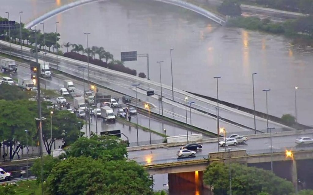 Chuvas provocam caos em São Paulo e afetam mobilidade na capital