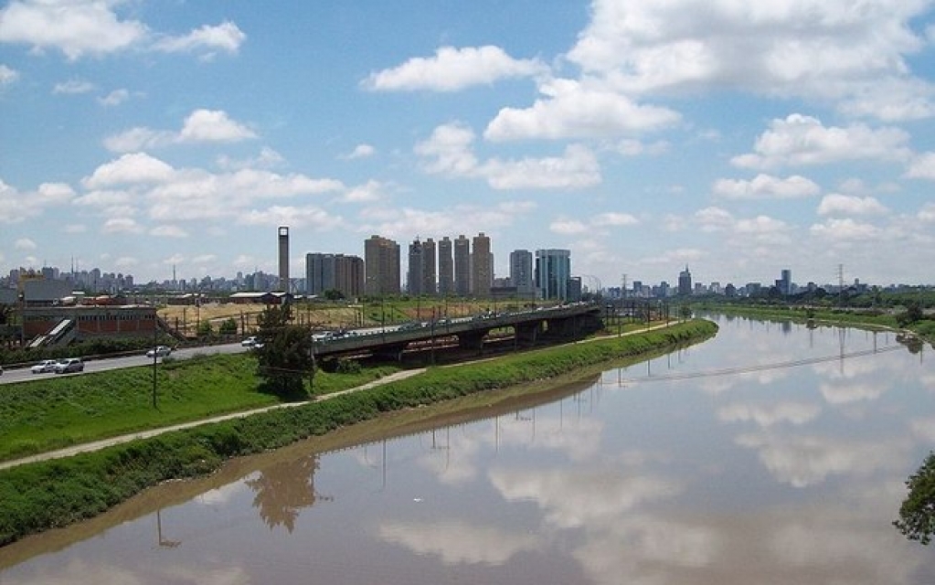 Nível do rio Pinheiros, em São Paulo, é o maior dos últimos 15 anos