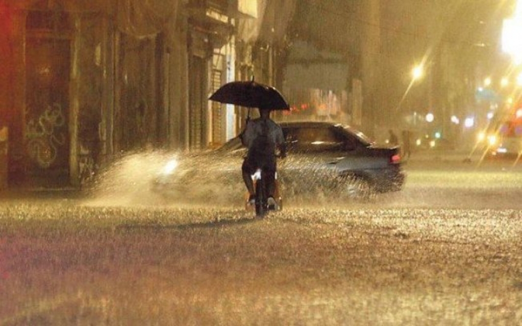 Rio de Janeiro segue em estado de atenção; previsão é de mais chuva forte hoje