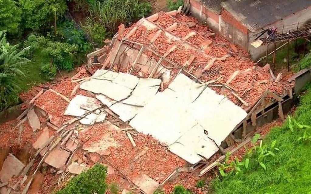 Prédio desaba na zona norte de São Paulo