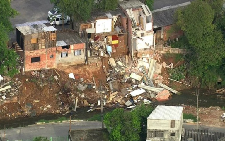 Mais de 200 pessoas continuam desabrigadas após deslizamento em Osasco