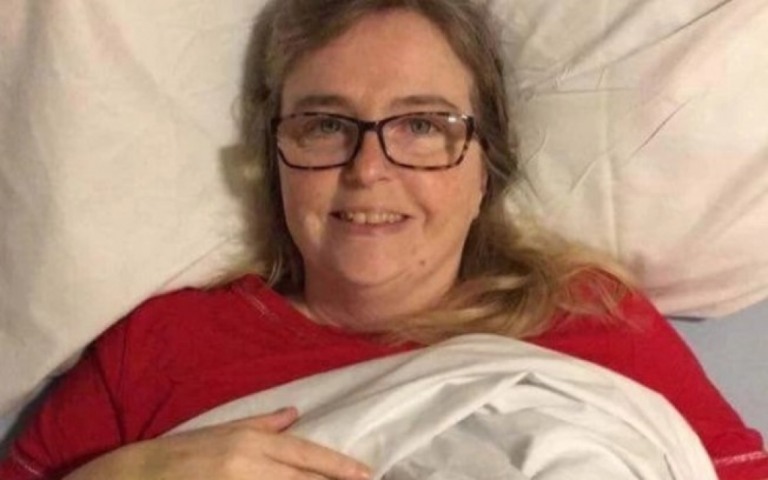 "Diziam que eram trigêmeos" diz mulher que retirou tumor de meio metro do ovário