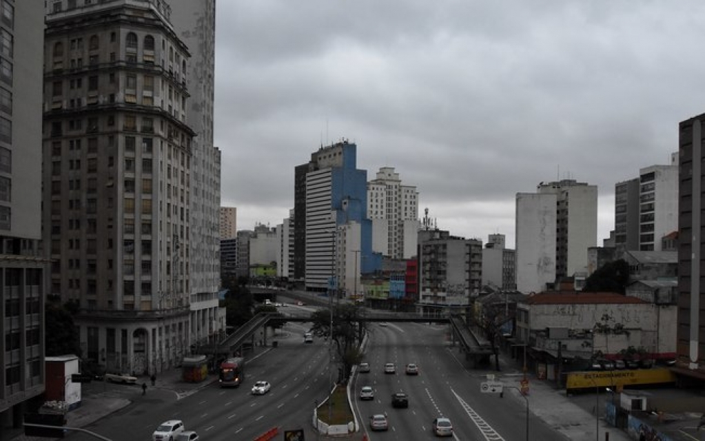 Tempo nublado e pancadas de chuva à tarde em São Paulo