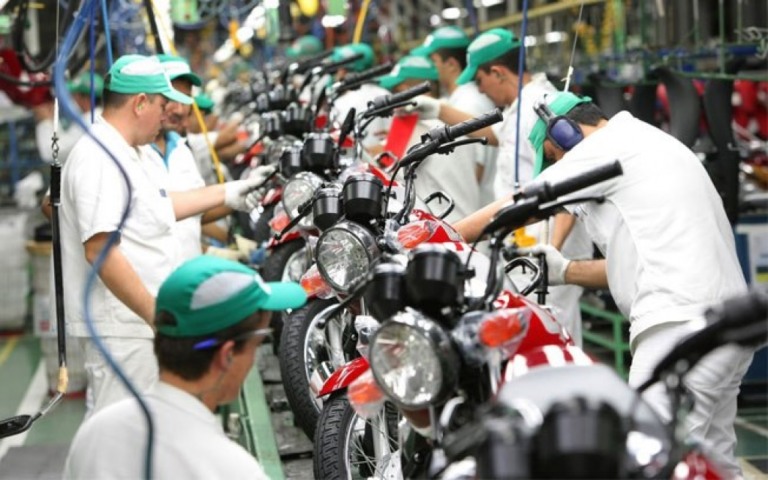 Mais de 100 mil motos são produzidas em janeiro, alta desde 2015 Mais de 100 mil motos são produzidas em janeiro, alta desde 2015
