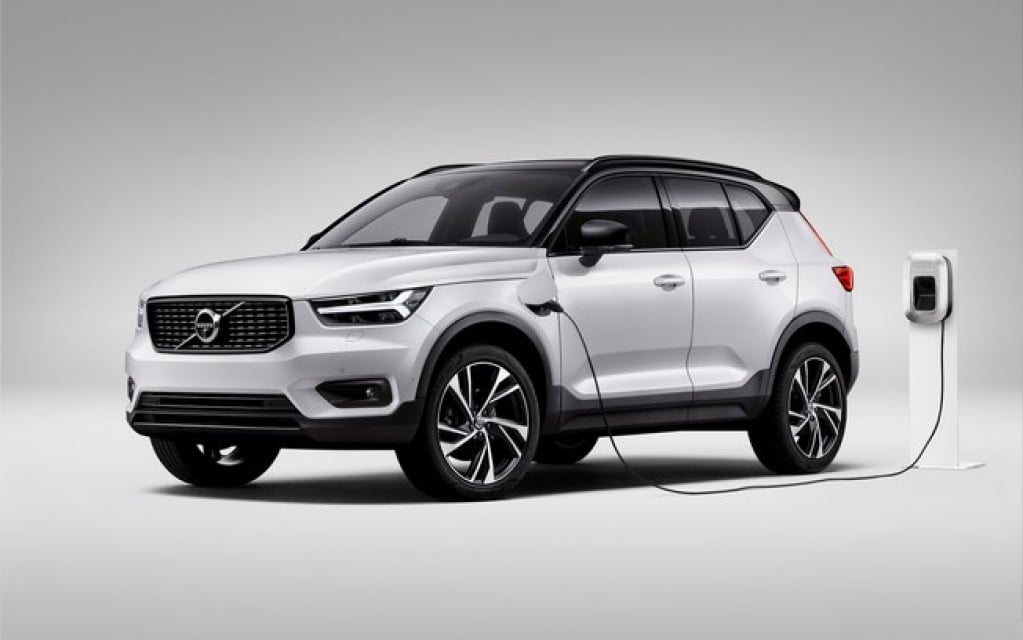 Volvo XC40 híbrido, que carrega na tomada, pode ser encomendado