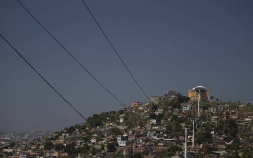 Controle total! Nova facção domina morro no Rio e realiza cadastro de  moradores