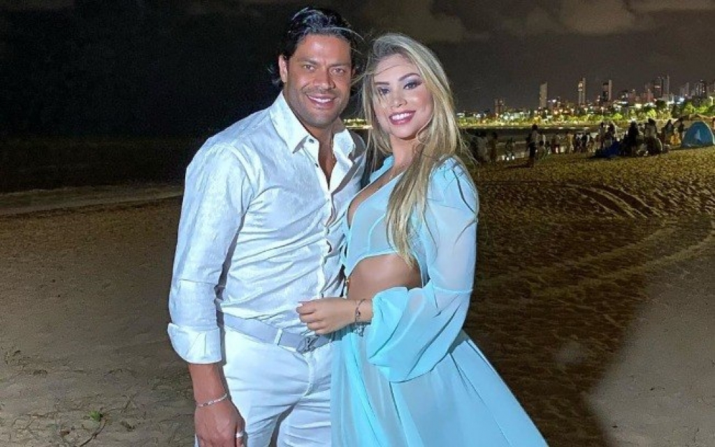 Alheia às polêmicas, atual mulher de Hulk vai com sogra ao salão colocar aplique