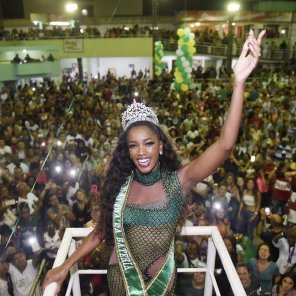 Equipe de Iza barra parte da imprensa em ensaio de carnaval