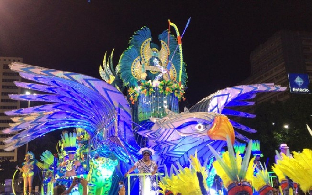 Mangueira, Viradouro e Portela são destaques da 1ª noite de desfiles do Rio