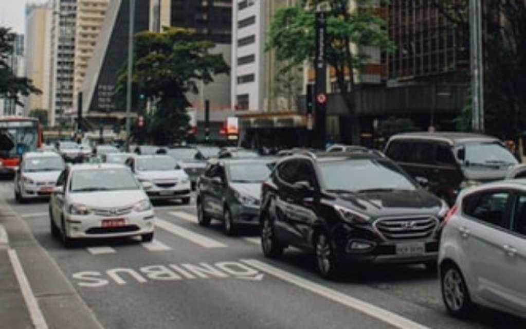 Rodovias paulistas apresentam tráfego intenso nesta quarta-feira