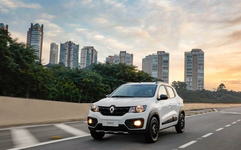 Kwid Outsider zero quilômetro ou Stepway seminovo: qual é o melhor negócio?