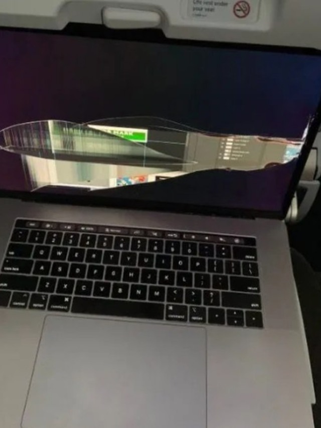 Quem paga? Passageiro quebra notebook ao reclinar poltrona no avião