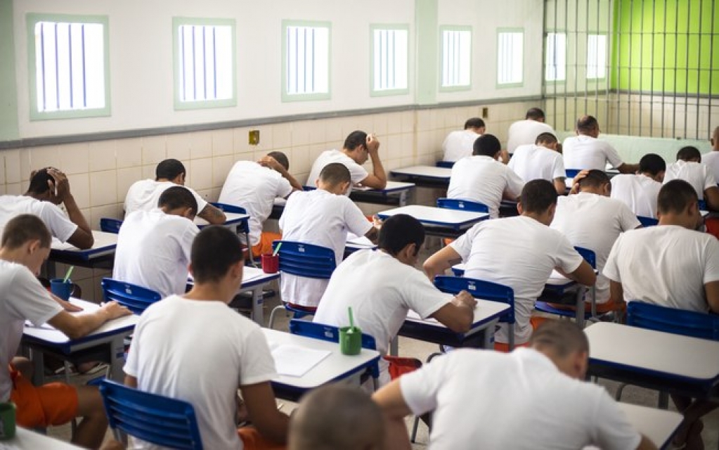 Professores da rede pública promovem formação de 1409 detentos em São Paulo