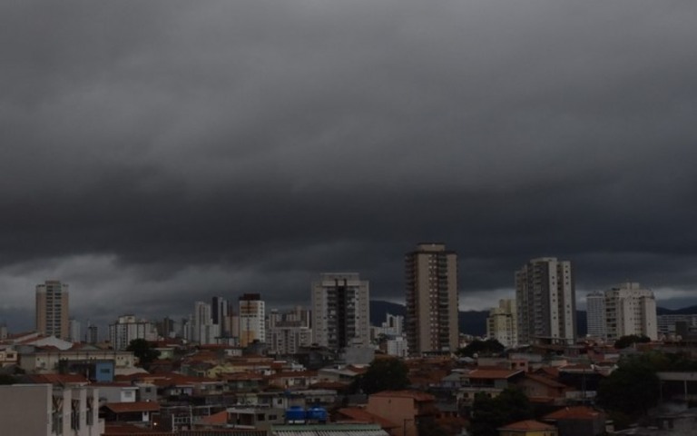 Chuva causa alagamentos em São Paulo e deixa regiões em alerta