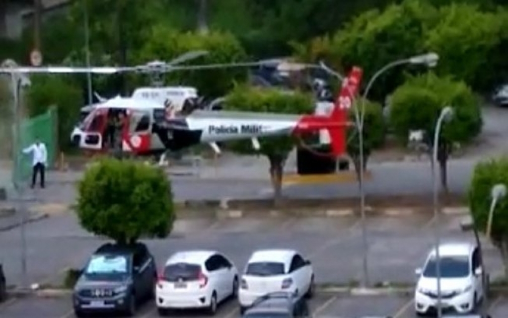 Helicóptero da PM que levava coração para transplante atinge poste; assista