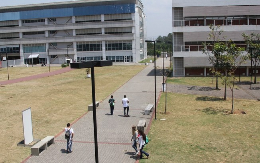 Mesmo após confirmação de aluno com coronavírus, USP mantém aulas