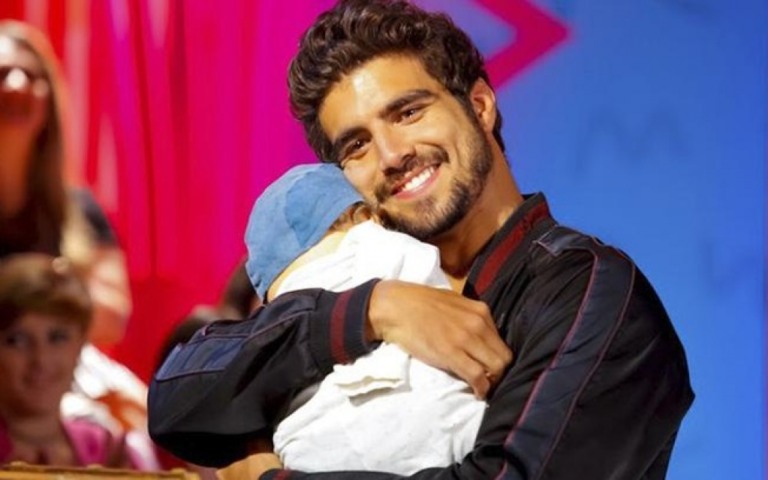 Caio Castro revela desejo de ser pai "de três filhos para mais"