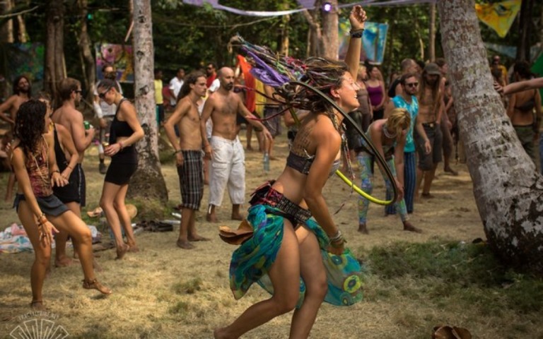 Coronavírus: governo impõe bloqueio e 300 pessoas ficam presas em festival