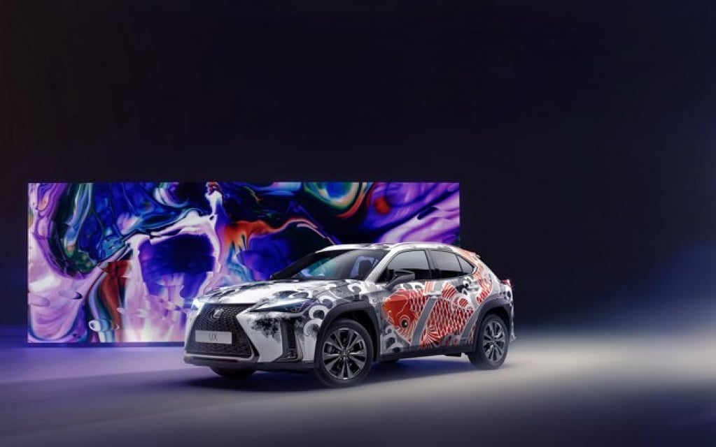 Lexus UX recebe tatuagem japonesa de R$ 720 mil por artista famosa