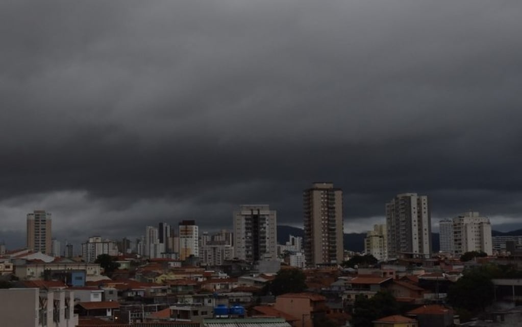 Fim de semana com temperaturas mais baixas e tempo nublado