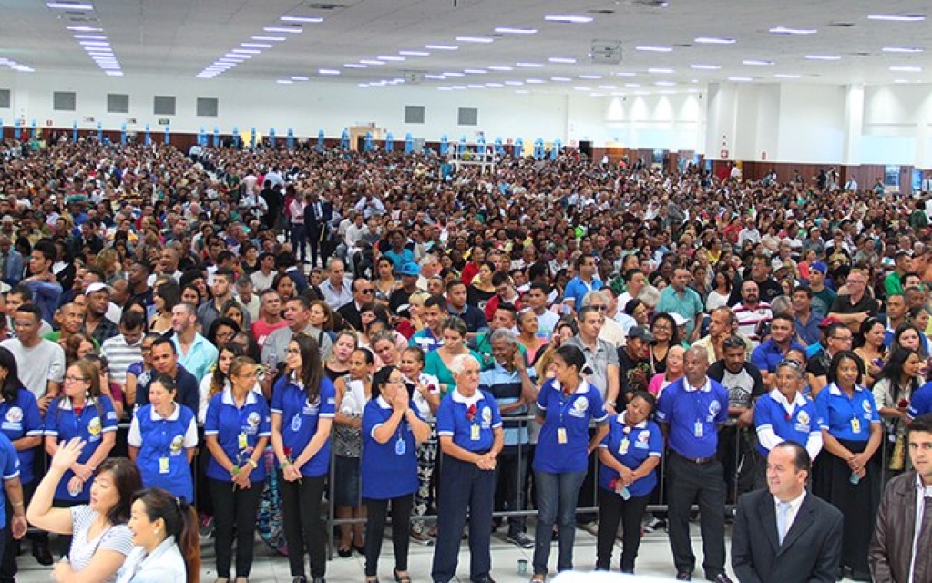 Abertas e "de plantão": megaigrejas do país apostam na fé para curar coronavírus