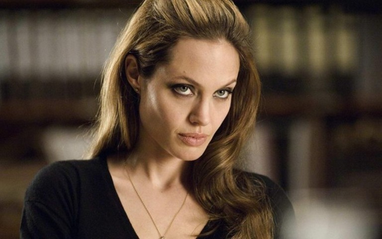 Angelina Jolie doa US$ 1 mi para manter merenda de crianças na quarentena