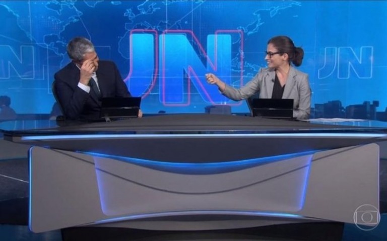 Ao vivo, William Bonner admite cansaço em falar de coronavírus