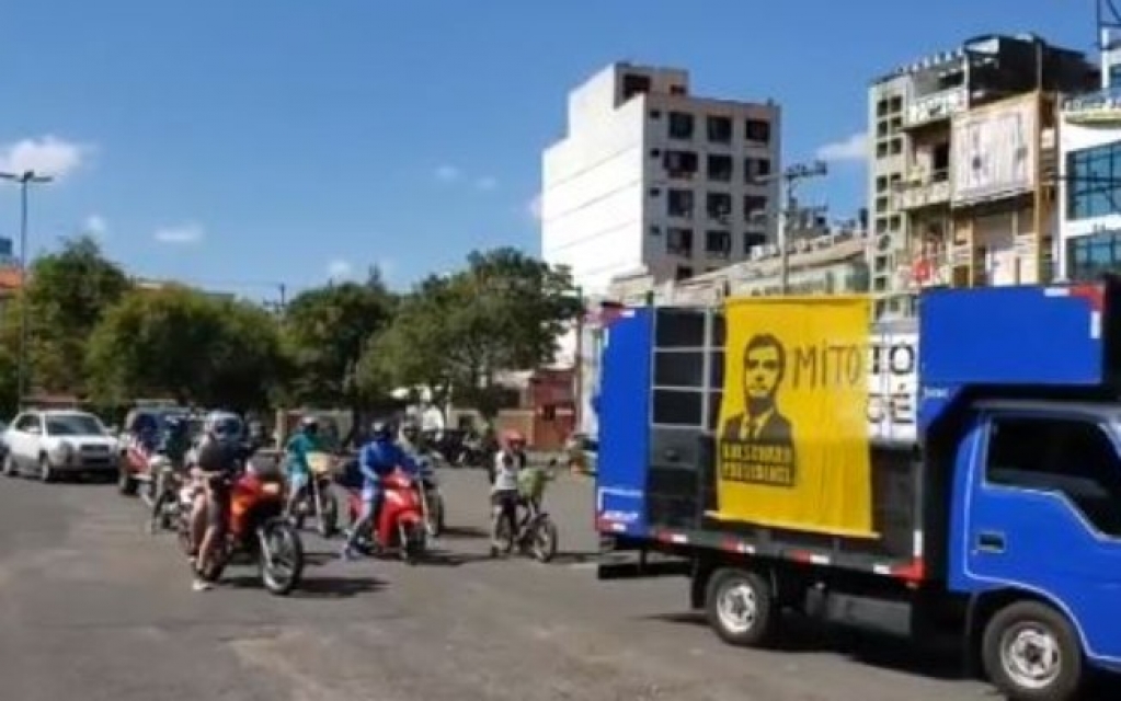 Em meio à quarentena, grupos pró-Bolsonaro realizam carreatas