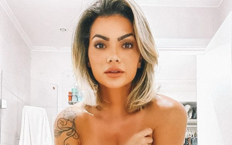 Kelly Key tira foto sensual antes do banho: "Cai essa toalha"