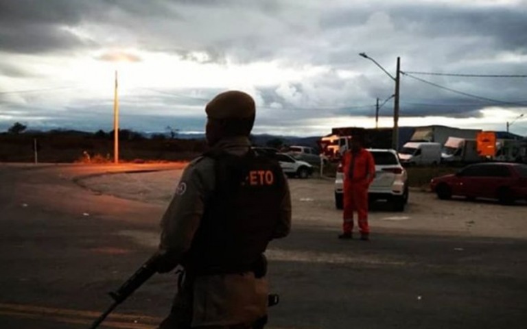 Na Bahia, Polícia Militar interrompe evento batizado de "Corona Fest"