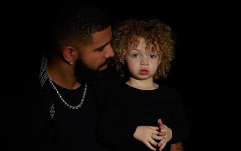 De quarentena e com saudades da família, Drake posta fotos raras do filho