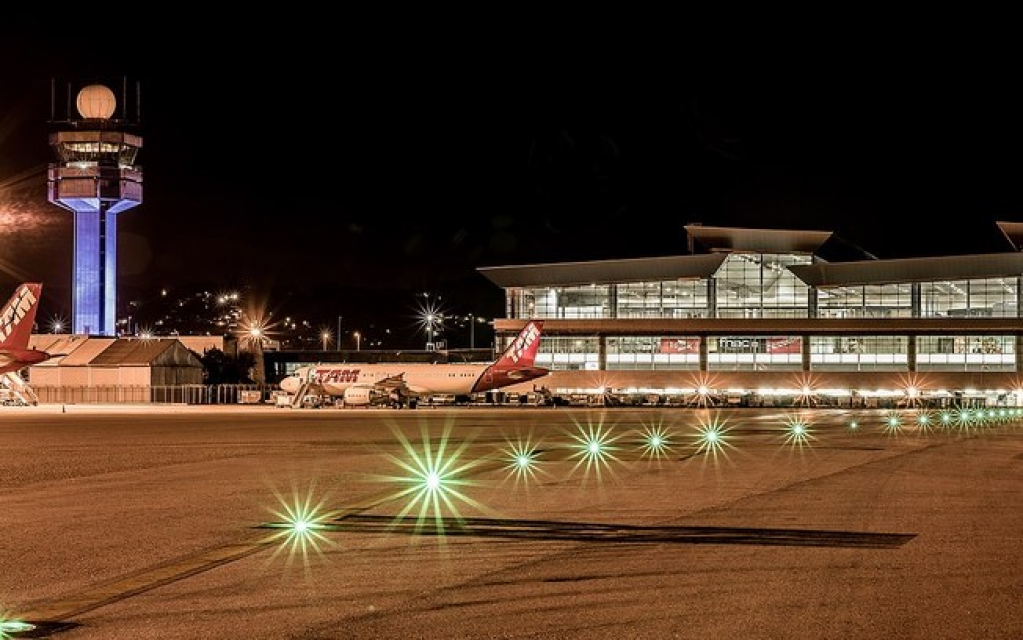 Aeroporto de Guarulhos suspende atividades em um dos terminais