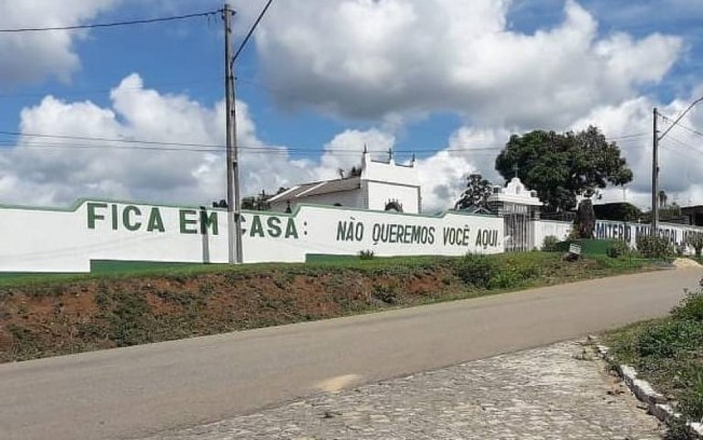 Na Bahia, governo faz campanha em cemitério: "Não queremos você aqui"