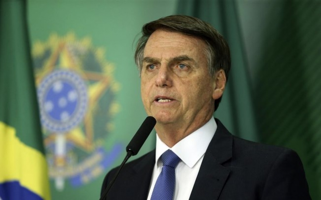 Em entrevista, Bolsonaro defende retorno de atividades na próxima semana