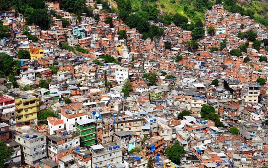 92% das mães nas favelas dizem que não terão comida após um mês sem renda