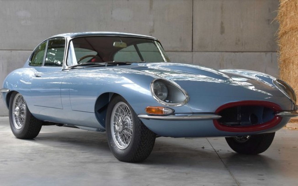 Jaguar E-Type abandonado por 40 anos volta a rodar depois de restaurado