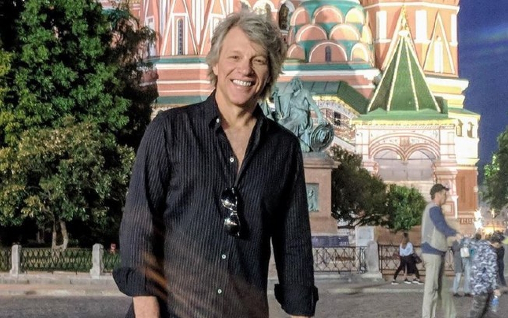 Jon Bon Jovi dá desconto de R$ 10 milhões na venda de sua mansão nos EUA